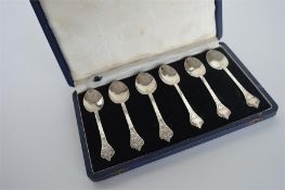 A boxed set of six silver trefid spoons with lace