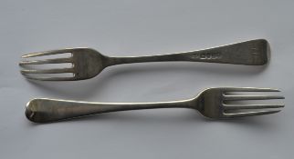 A heavy pair of Georgian OE pattern tablespoons. London. By RC. Est. £30 - £40.