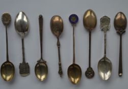 A bag containing various golfing and shooting teaspoons. Various dates and makers. Approx. 123