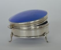 An attractive enamel decorated ring box with hinged top and reeded sides. Birmingham 1927. Est. £120