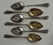 A set of six George III berry spoons with scroll decoration. London 1801. Approx. 75 grams. Est. £