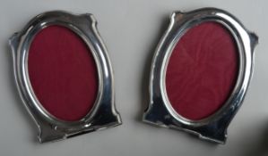 A good pair of oval picture frames with reeded sides. Chester 1920. Approx. 17 cms high. Est. £250 -