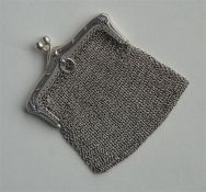A Continental mesh purse with ball thumb piece. Approx. 38 grams. Est. £20 - £30.