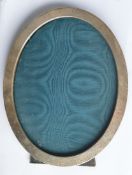 A good quality oval picture frame. London. By WC. Approx. 25 cms high. Est. £100 - £150.