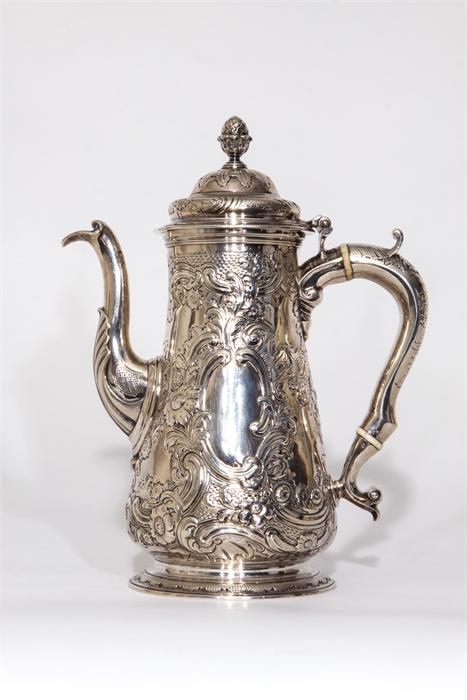 A good George II coffee pot with pineapple finial - Image 2 of 2