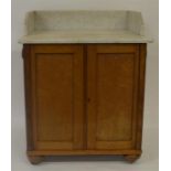 A oak marble top washstand on bun feet. Est. £20 -