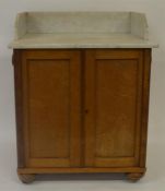 A oak marble top washstand on bun feet. Est. £20 -
