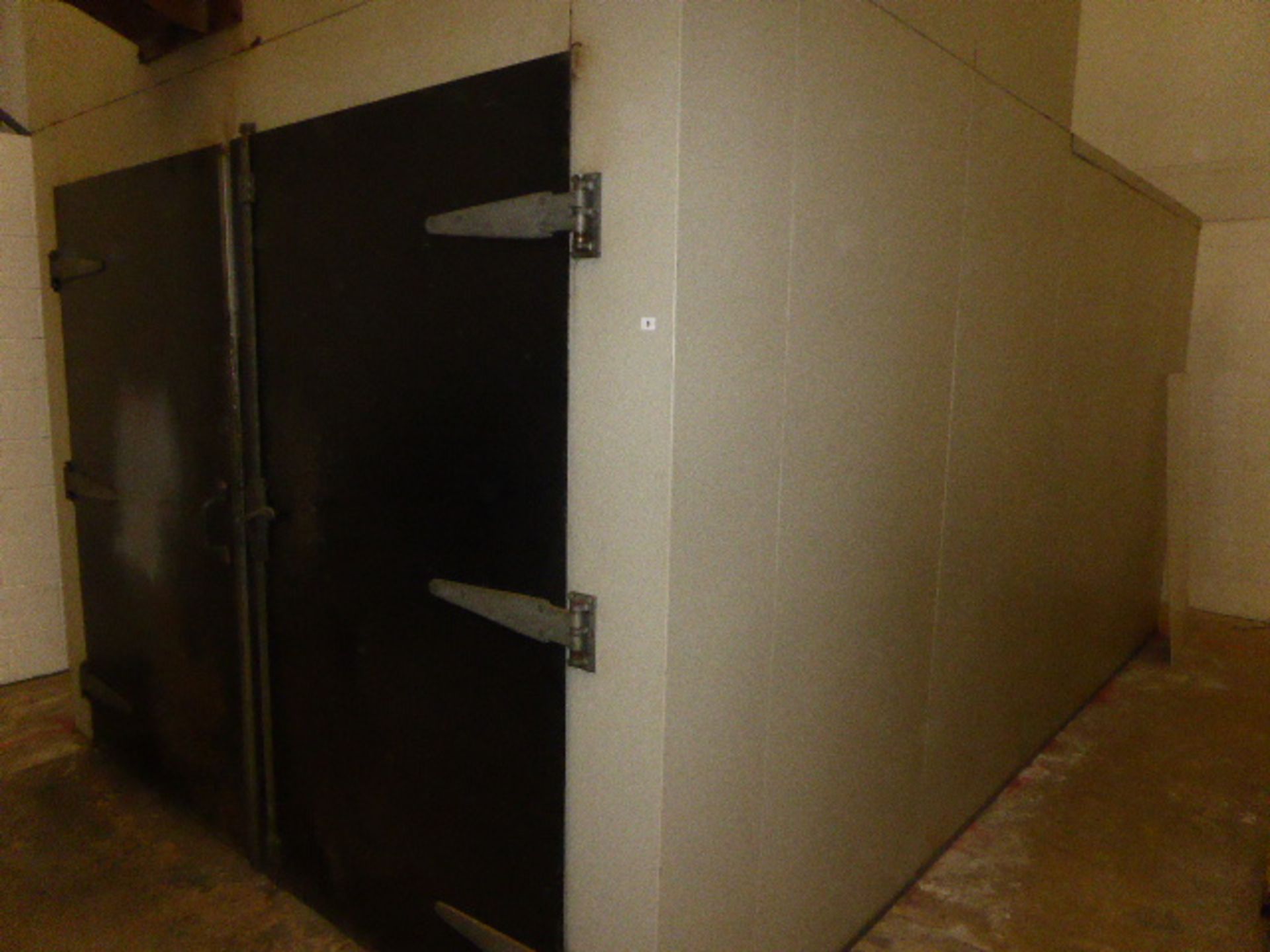 Large walk in drying oven, exterior measurement 4 1/2m deep x 3m wide x 3 1/2m tall with large 2 - Image 3 of 10