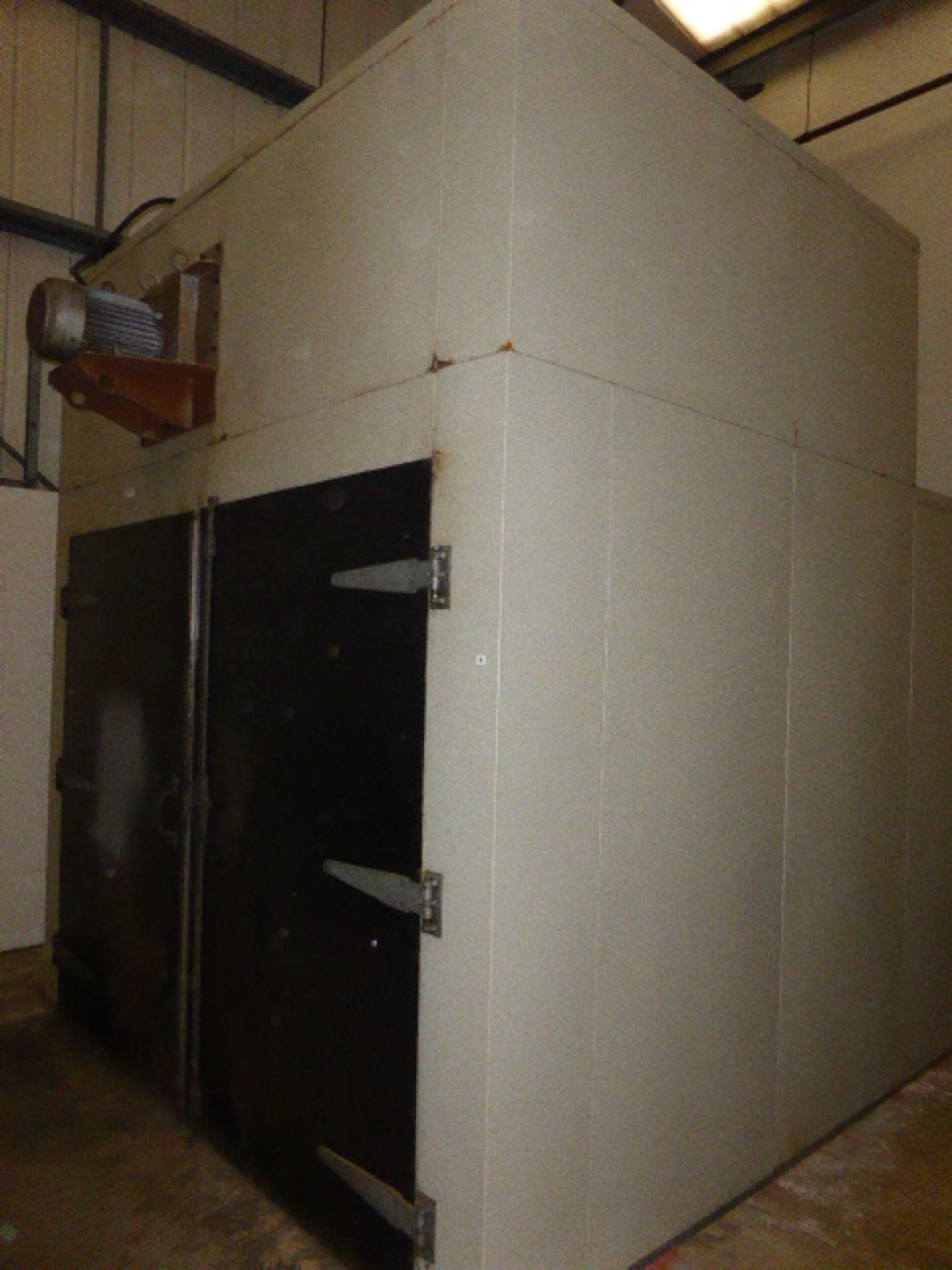 Large walk in drying oven, exterior measurement 4 1/2m deep x 3m wide x 3 1/2m tall with large 2 - Image 2 of 10