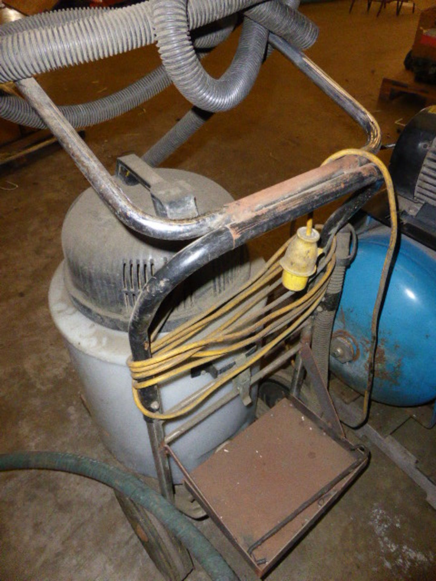 Numatic industrial vacuum cleaner 110v - Image 2 of 2