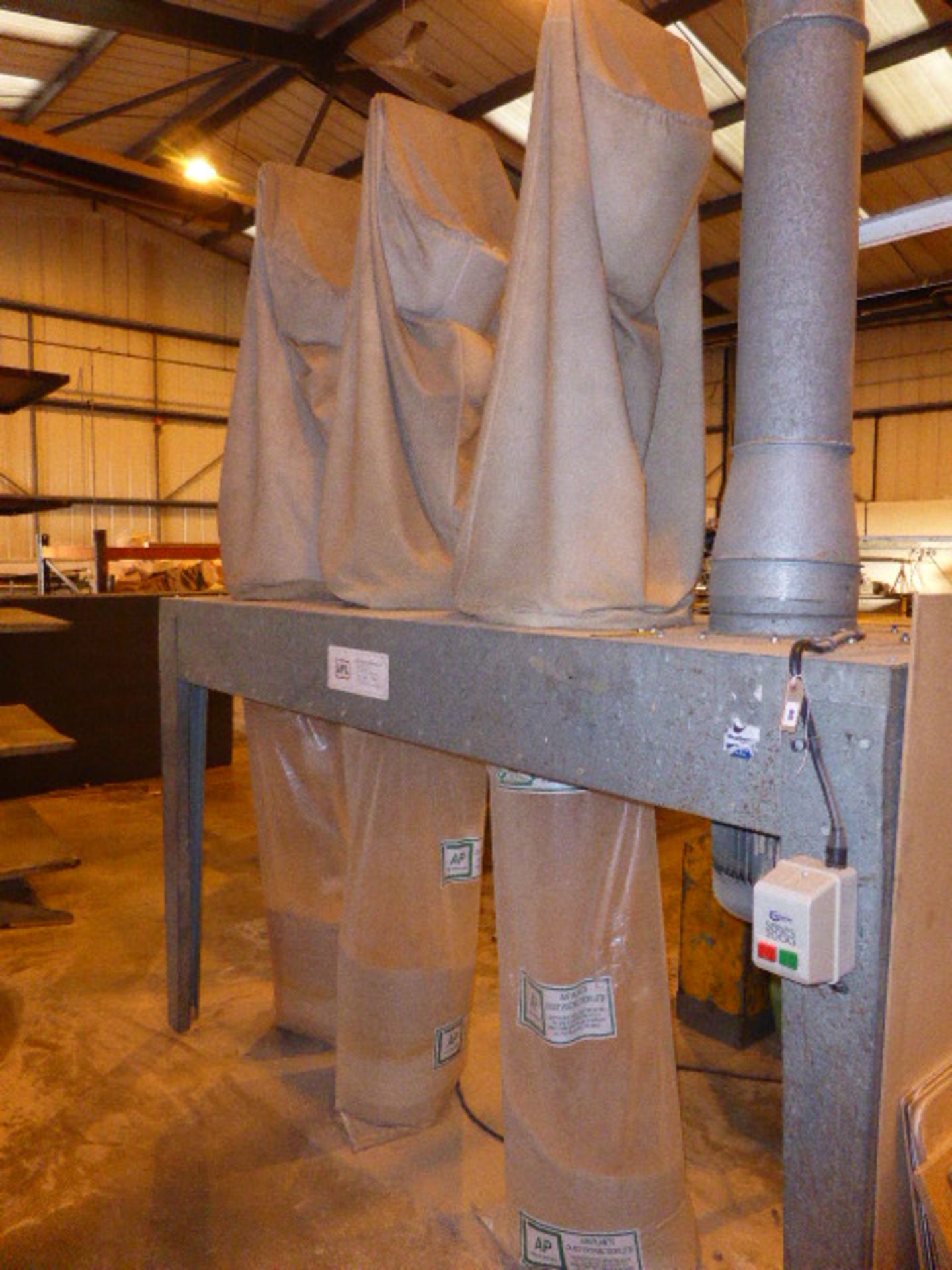 APL dust extraction system with 3 bags, small section of ducting servicing 4 vents, 3 phase electric - Image 2 of 7