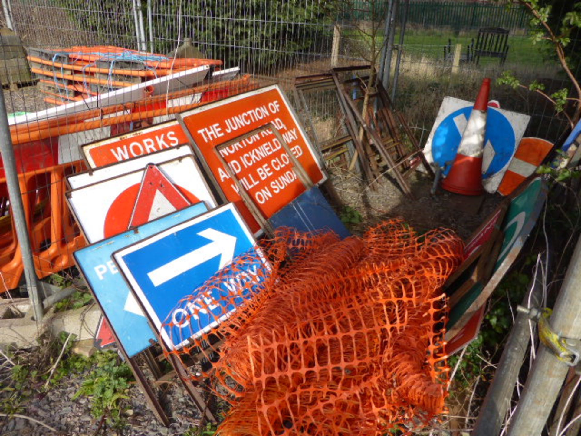 A range of road signs, bollards and plastic safety fencing etc - Image 4 of 5