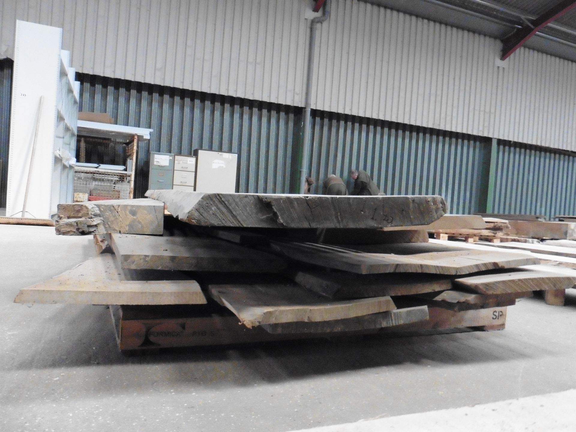 A pallet of approximately 17 planks of mixed hardwood up to 4m in length - Image 4 of 4