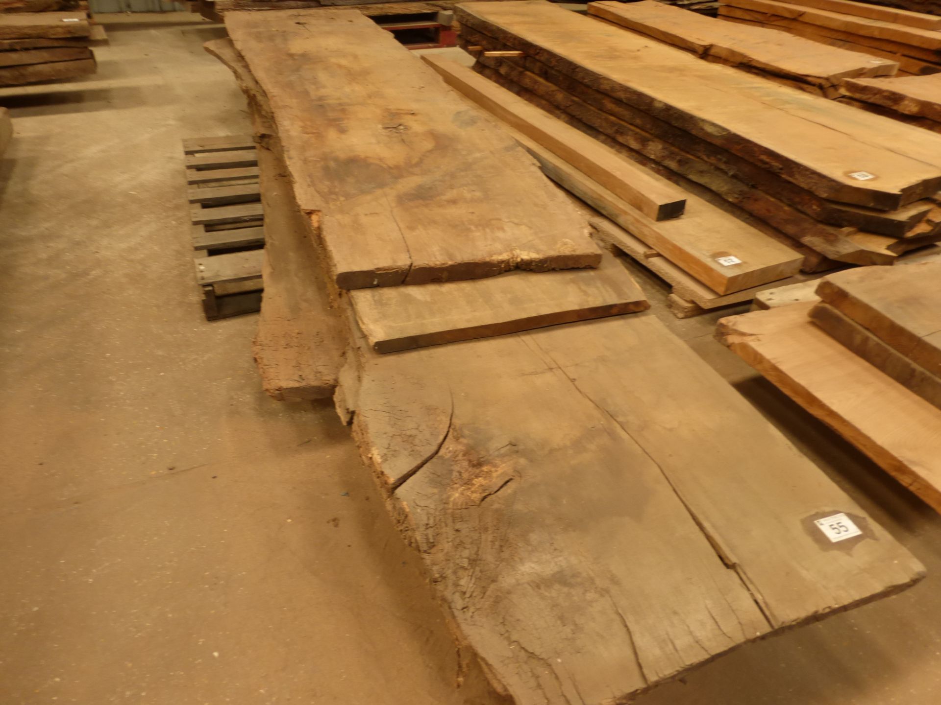 A pallet of 5 old waney edge boards mainly 2800 x 650 x 50mm - Image 4 of 5
