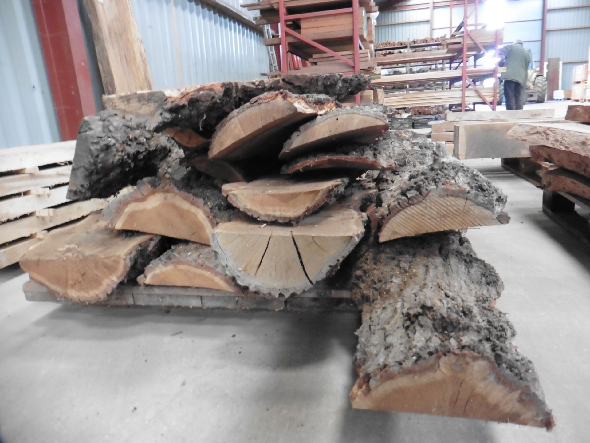 A pallet of approximately 13 planks of waney outer edge burr oak - Image 4 of 5