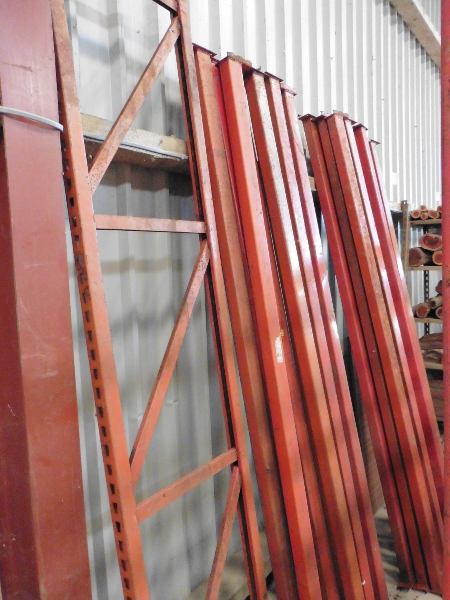 5 running bays of medium duty red steel boltless racking, each bay measures approximately 2550mm - Image 2 of 3
