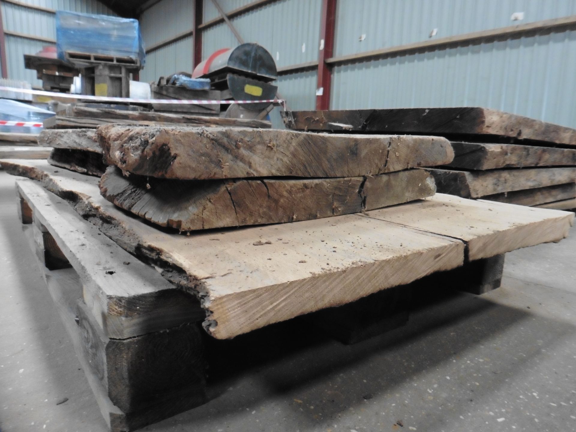 A pallet of 3 short oak boards mainly 1200 x 400 x 60mm - Image 3 of 5