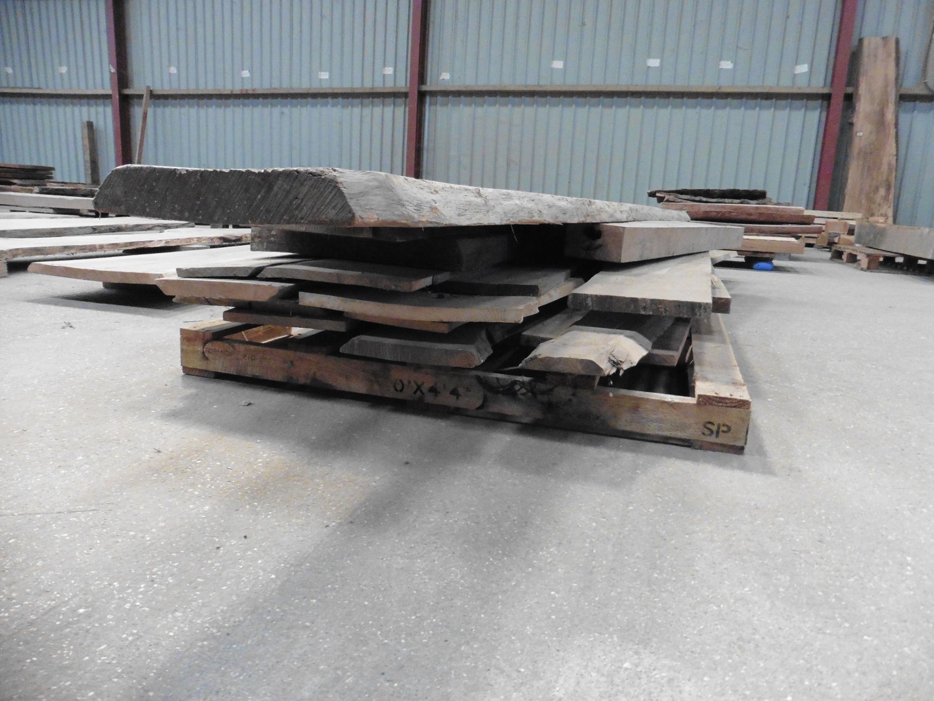 A pallet of approximately 17 planks of mixed hardwood up to 4m in length - Image 3 of 4