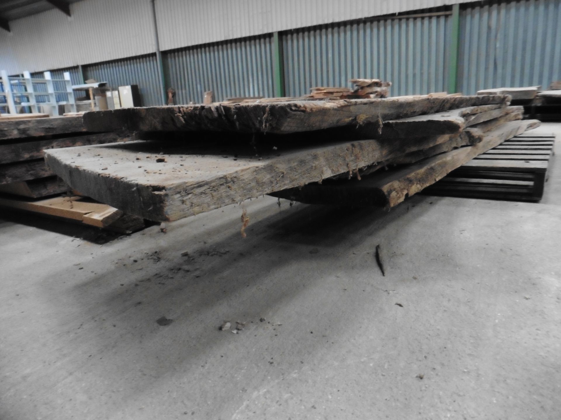 A pallet of 5 old waney edge boards mainly 2800 x 650 x 50mm - Image 3 of 5