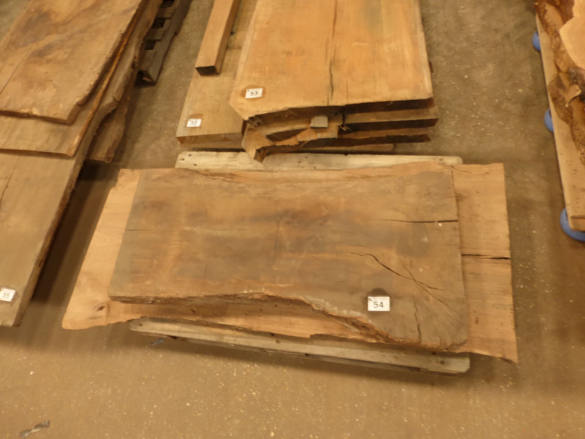 A pallet of 3 short oak boards mainly 1200 x 400 x 60mm