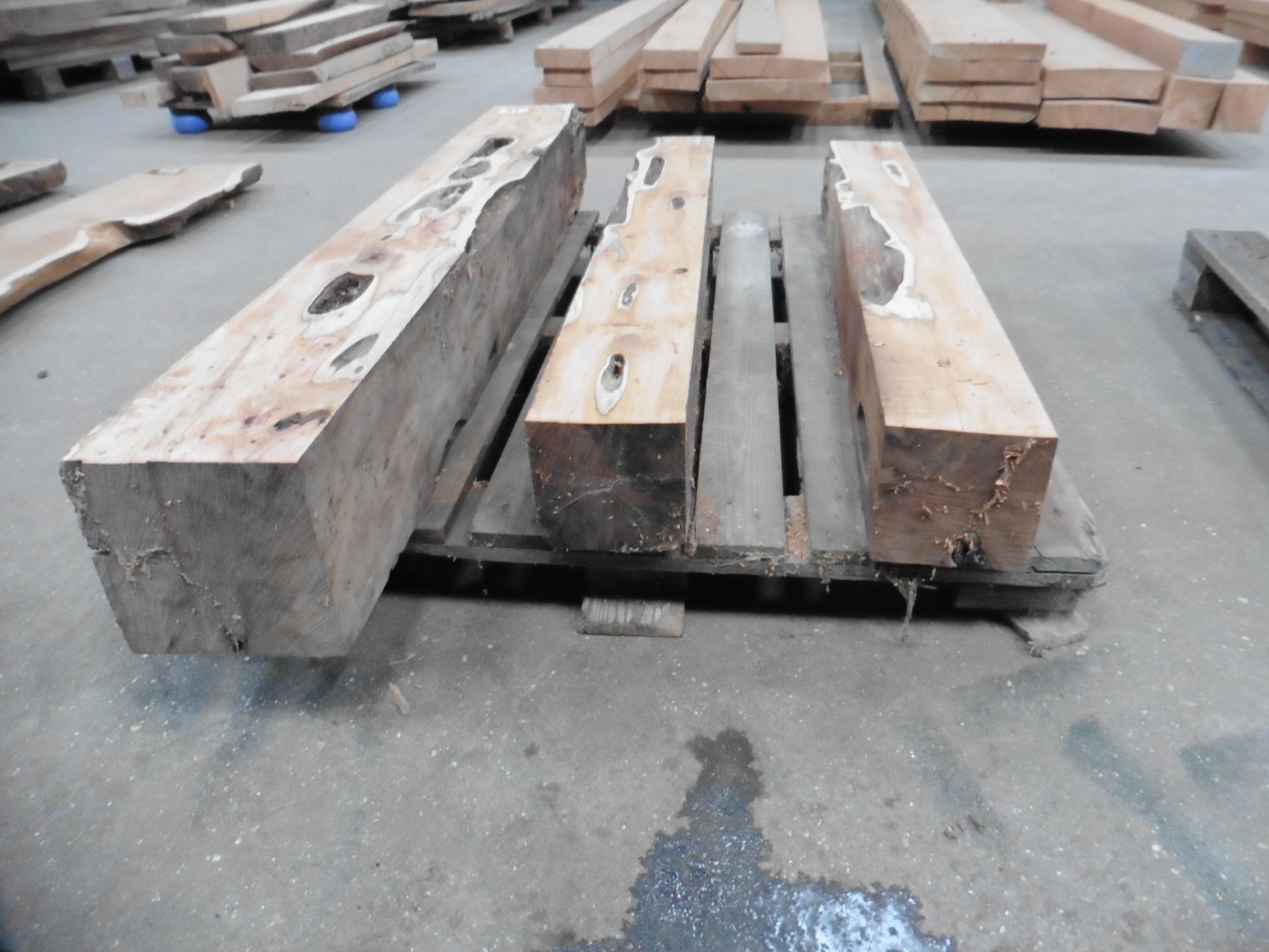 3 yew beams;1 x 500 x 200 x 200mm and 2 x 1200 x 150 x 150mm - Image 4 of 5