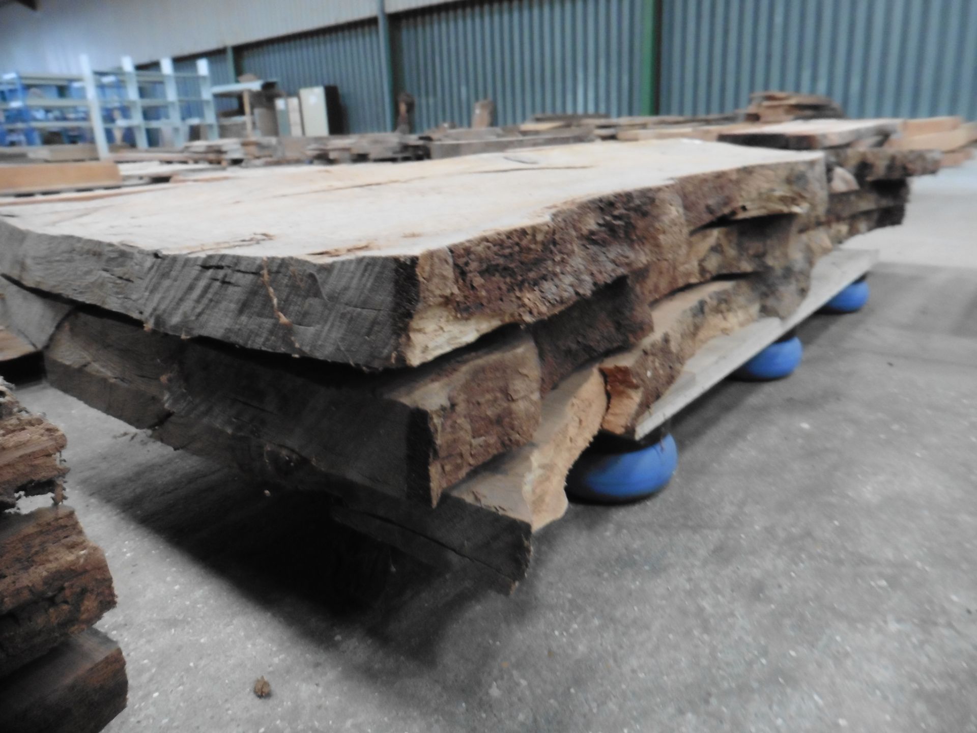 4 brown oak waney edge boards 1900 x 650 x 60mm - Image 4 of 5
