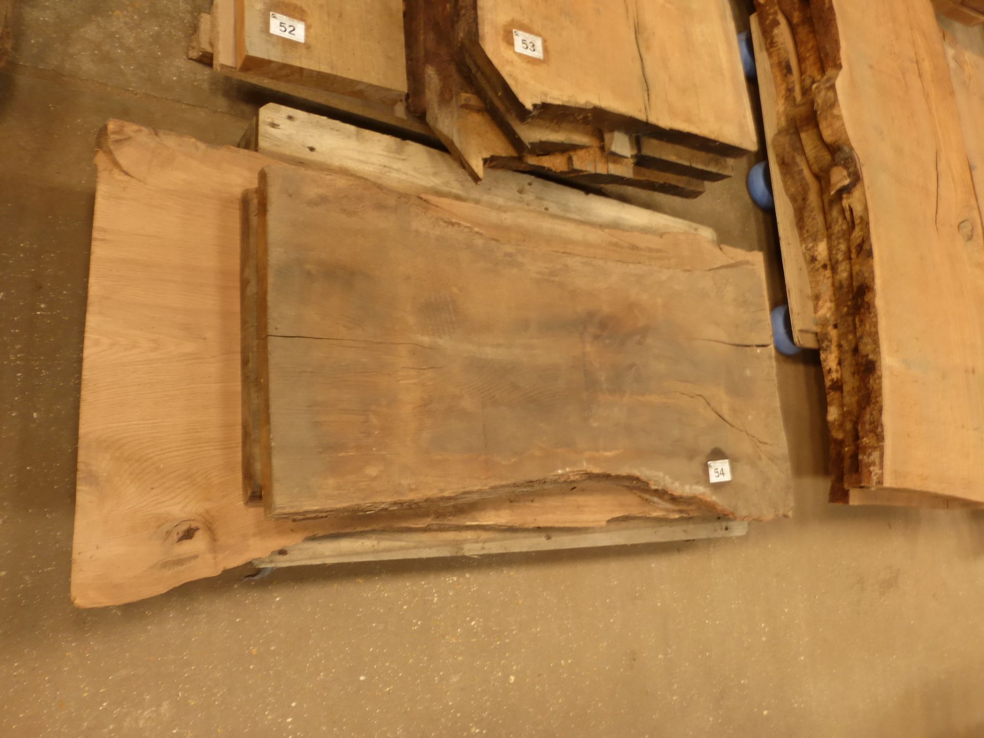 A pallet of 3 short oak boards mainly 1200 x 400 x 60mm - Image 2 of 5