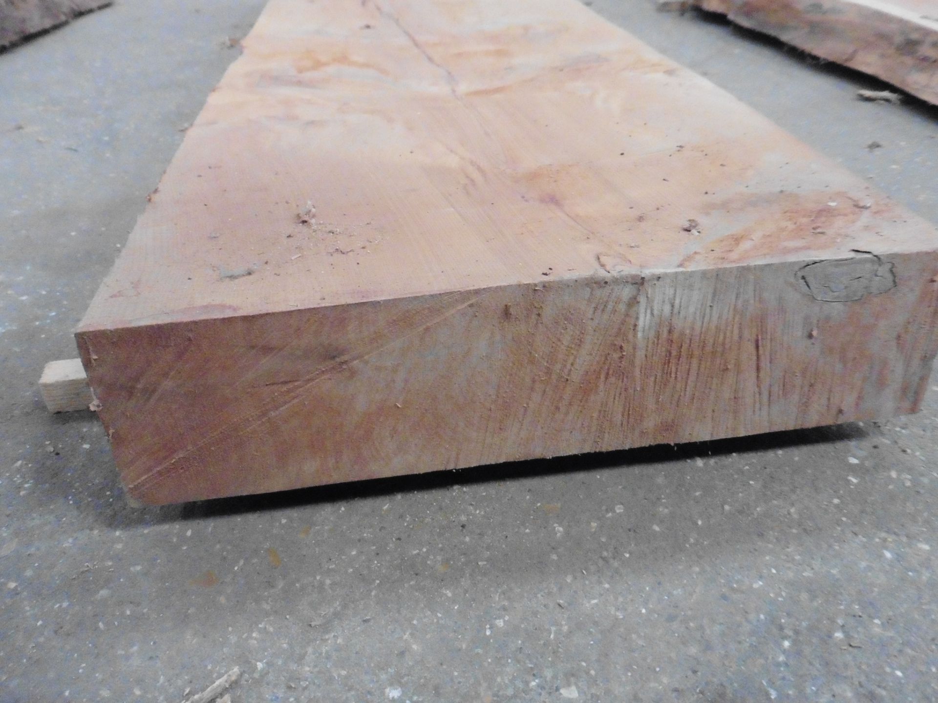 Plank of waney edge yew 1500 x 350 x 90mm - Image 3 of 5