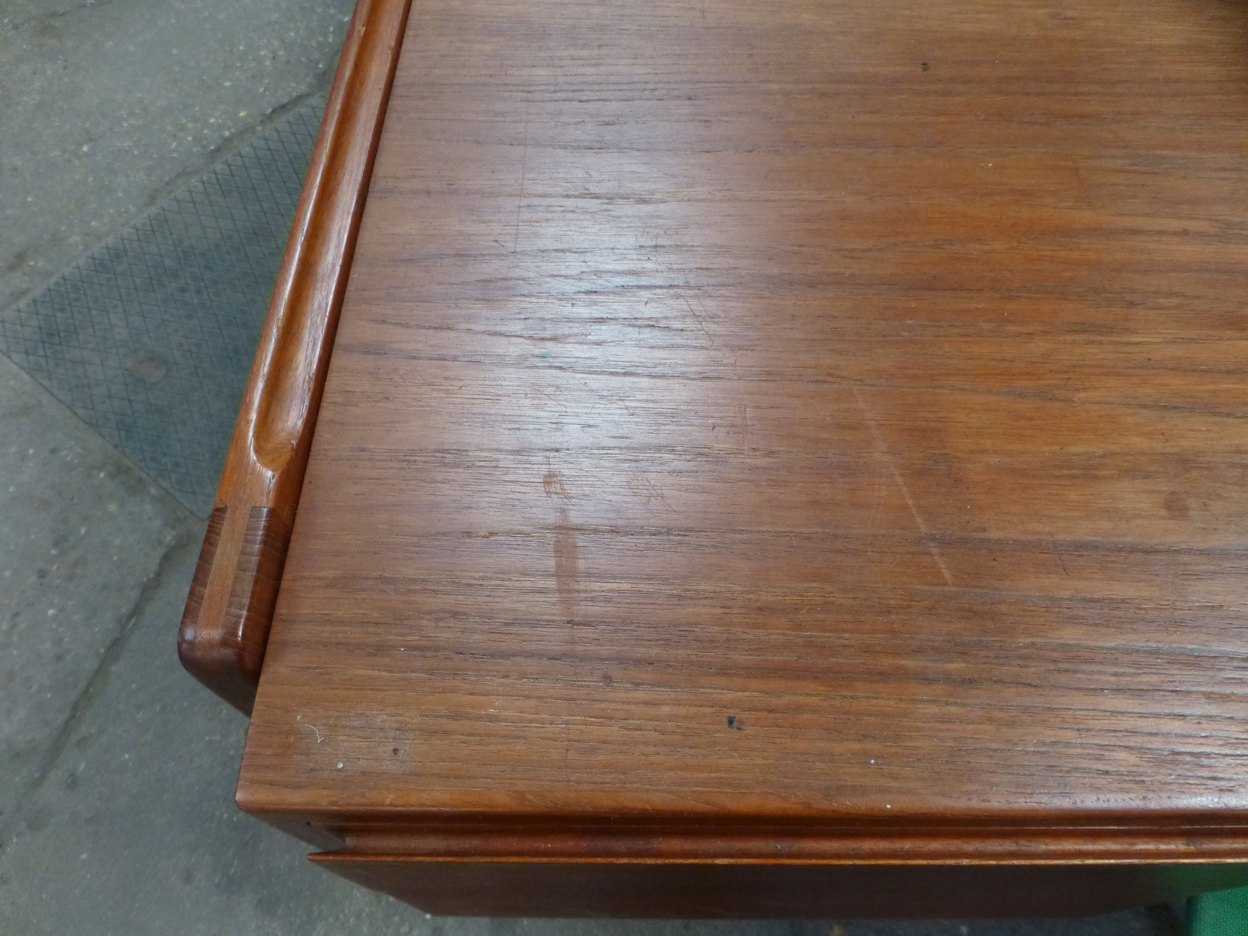 A 1970's teak desk with an arrangement on four drawer with a gallery section to the rear on square - Image 8 of 11