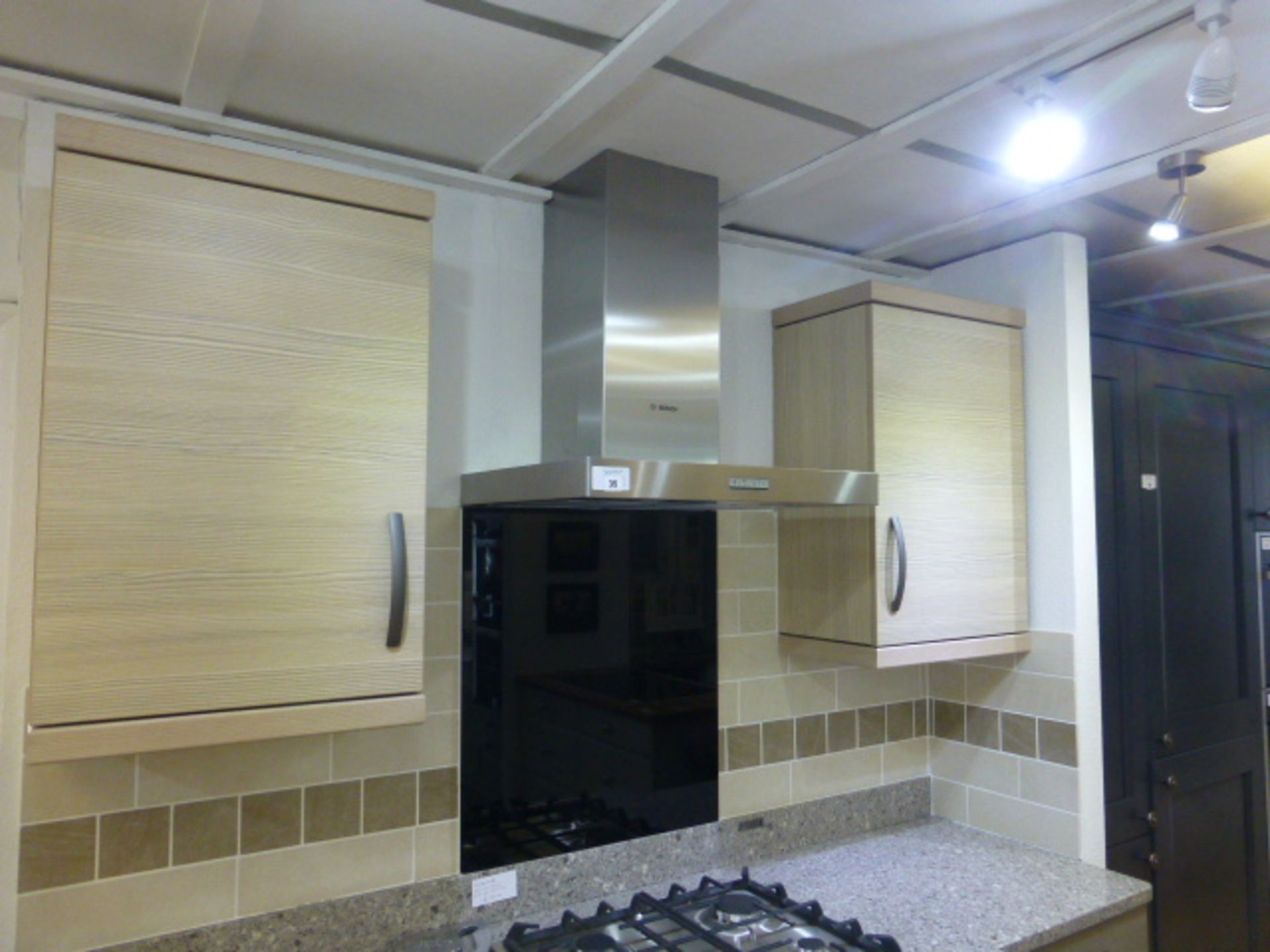 Masterclass Kitchen display approx. 198cm in Avola Grey and Champagne with quartz worktop and - Image 4 of 5