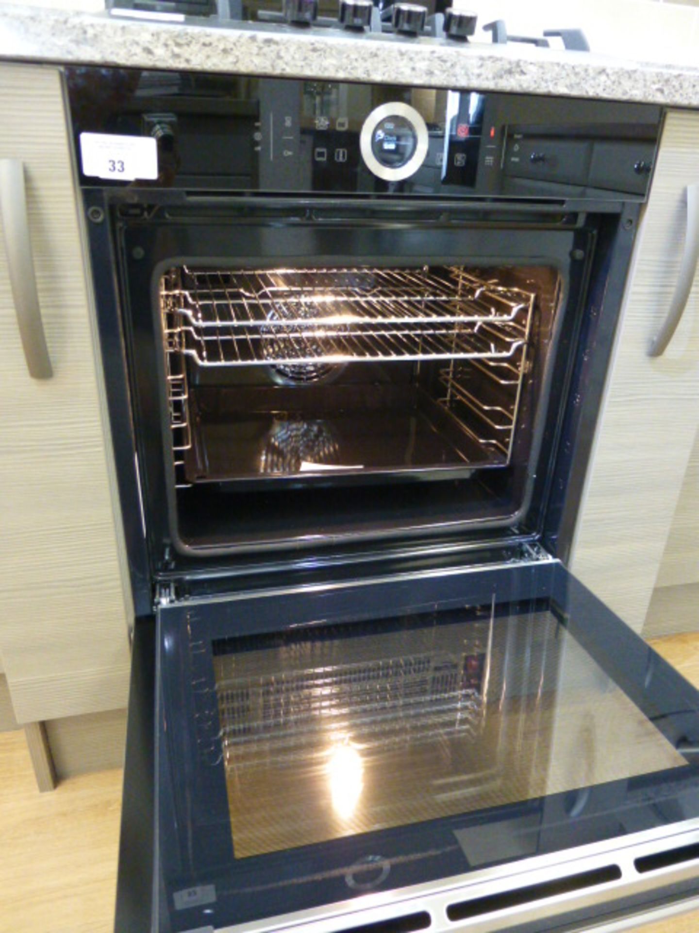 Bosch Pyrolytic single door digital oven, model no. HBG675BB1B - Image 3 of 5