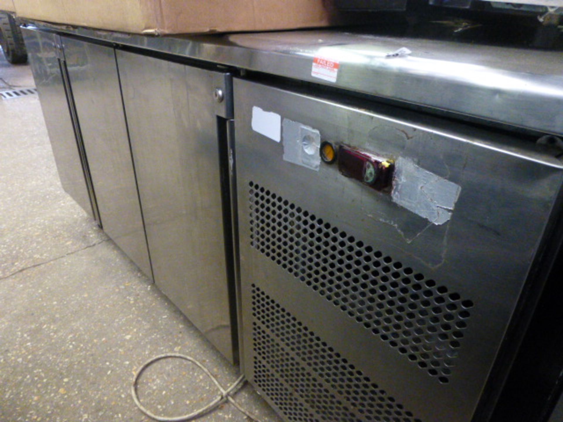 (4244) 180cm refrigerated counter with 3 door cupboard under (FAILURE)