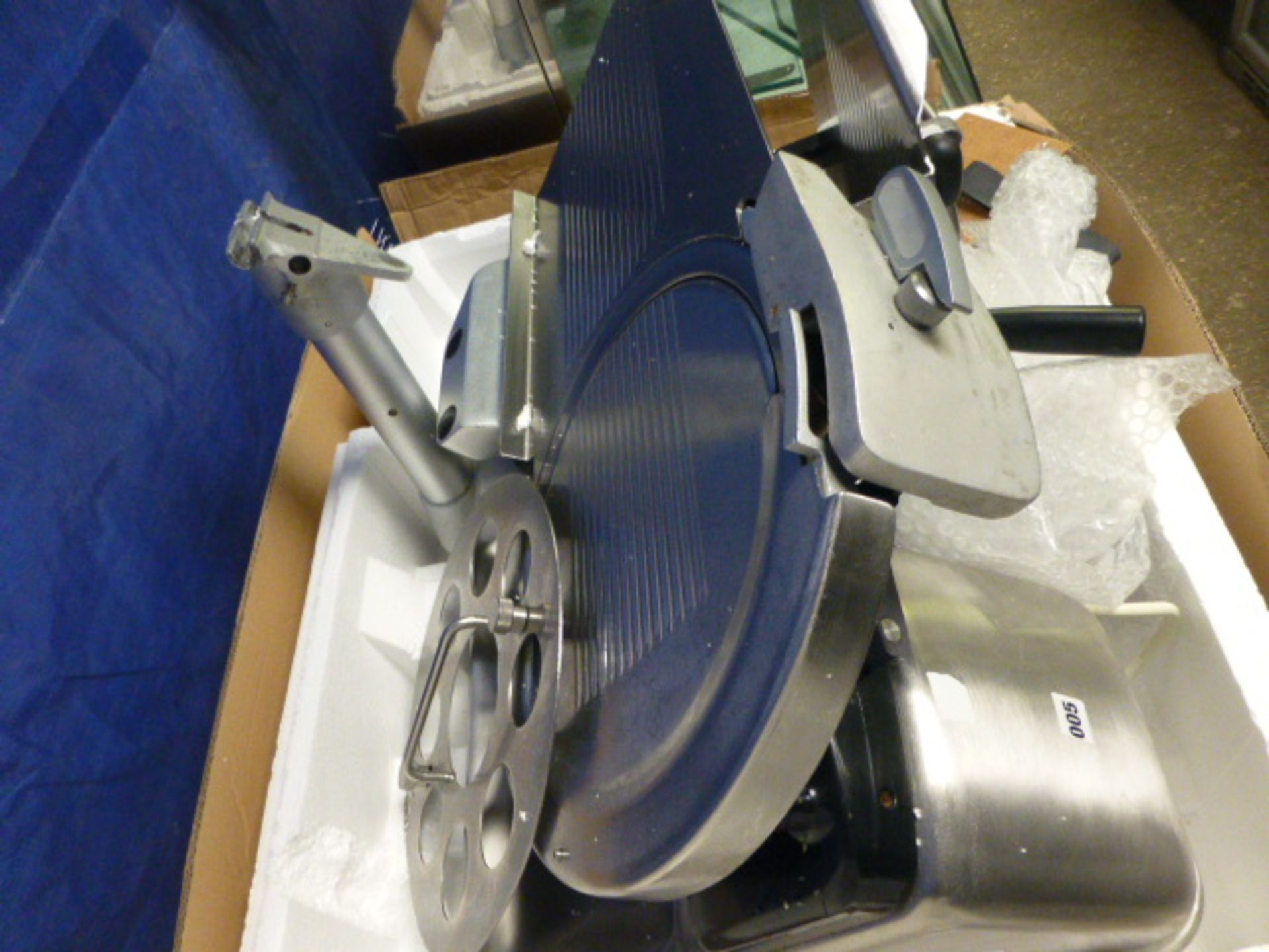 (2) 800 S 32cm commercial meat slicer in box