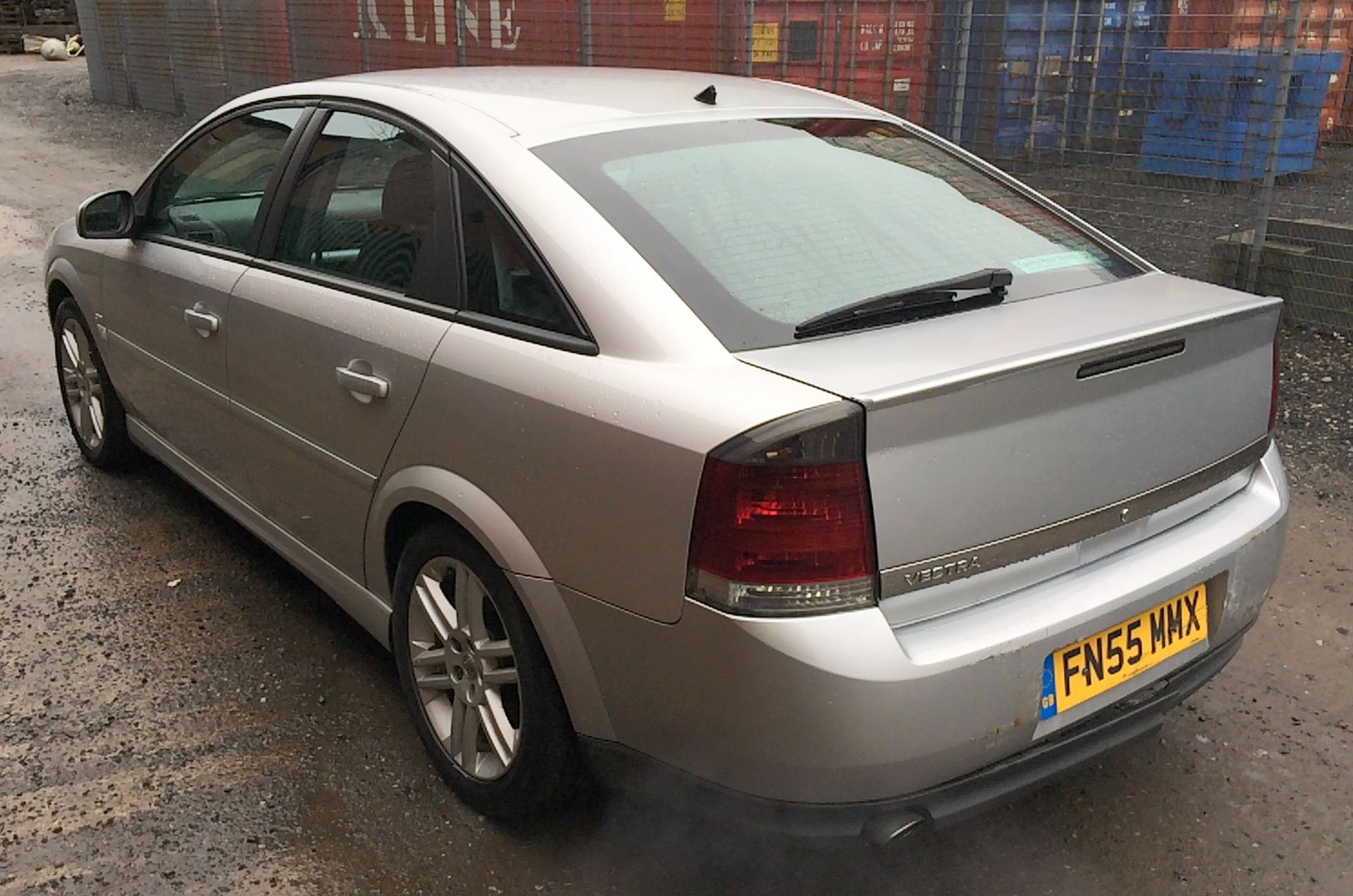 A Vauxhall Vectra 1.9CDTI 16v SRI 5 door Hatchback Reg. No.FN55MMX, first registered 24-10-2005, - Image 3 of 7