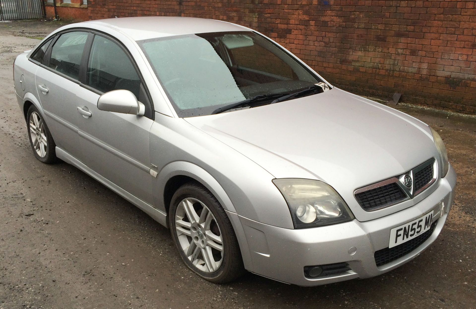 A Vauxhall Vectra 1.9CDTI 16v SRI 5 door Hatchback Reg. No.FN55MMX, first registered 24-10-2005,