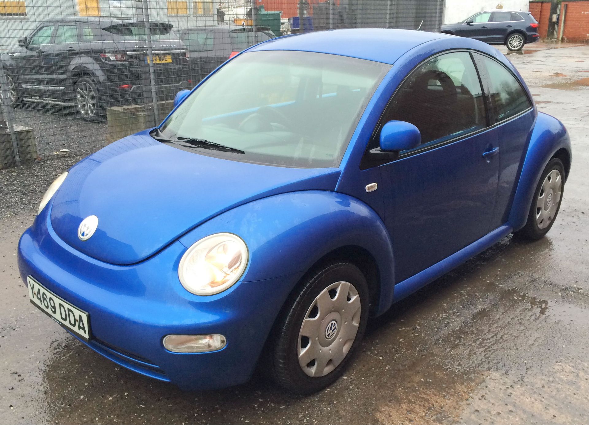 A Volkswagen Beetle 1.6 3 door Hatchback Reg. No.Y469DDA, first registered 9-6-2001, indicated 144, - Image 2 of 6