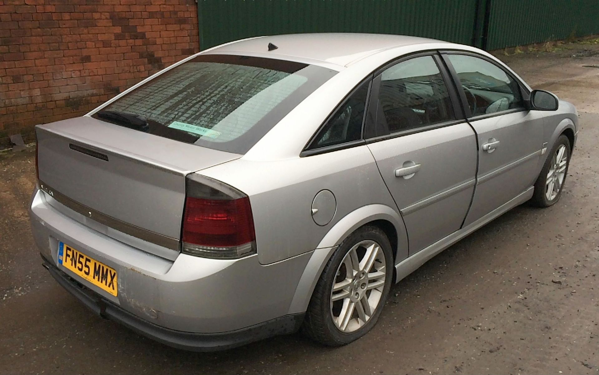 A Vauxhall Vectra 1.9CDTI 16v SRI 5 door Hatchback Reg. No.FN55MMX, first registered 24-10-2005, - Image 4 of 7