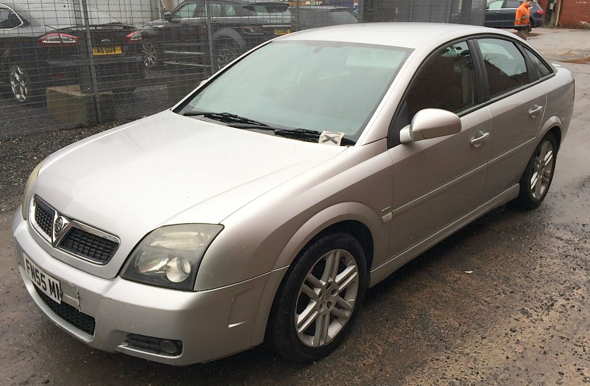 A Vauxhall Vectra 1.9CDTI 16v SRI 5 door Hatchback Reg. No.FN55MMX, first registered 24-10-2005, - Image 2 of 7