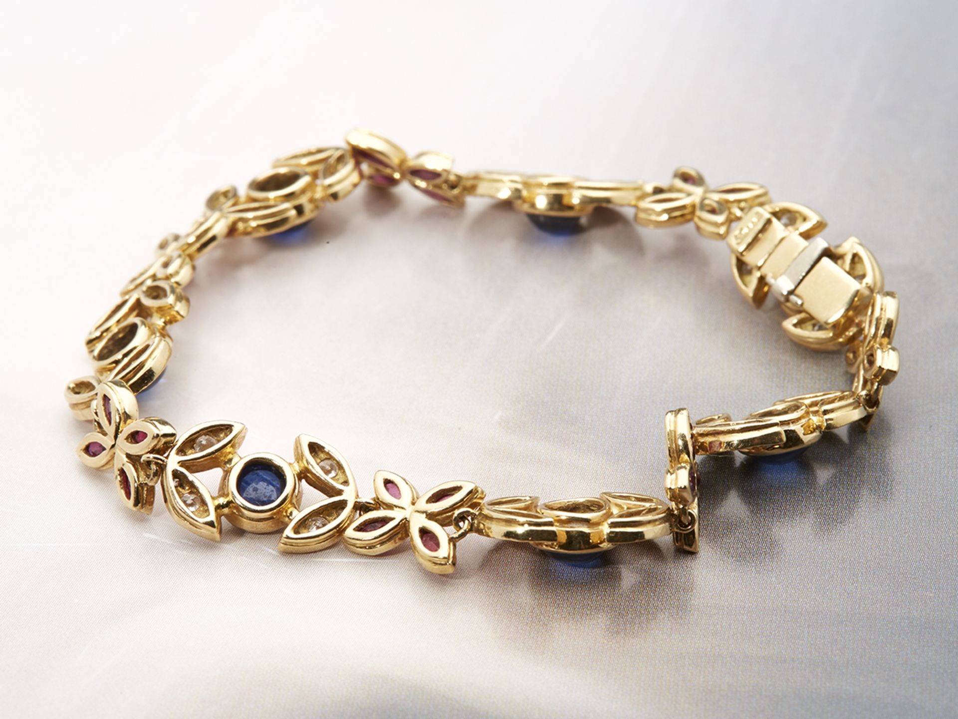 COM367 Fasoli - 18K Yellow Gold 9.45cts Sapphire, Ruby and Diamond Flower Link Bracelet - Image 2 of 5