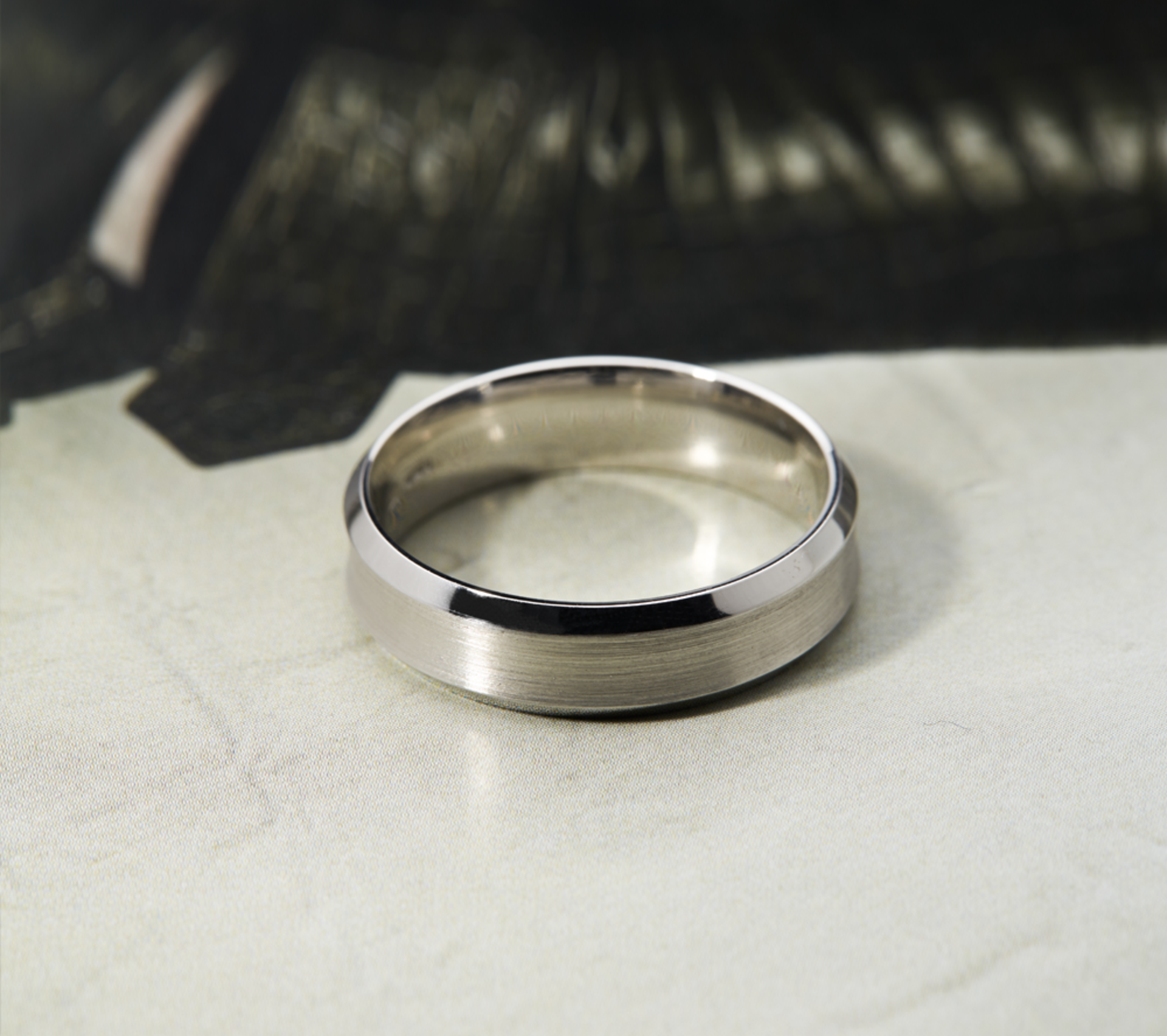 J196 Mappin & Webb - 18k White Gold Wedding Band