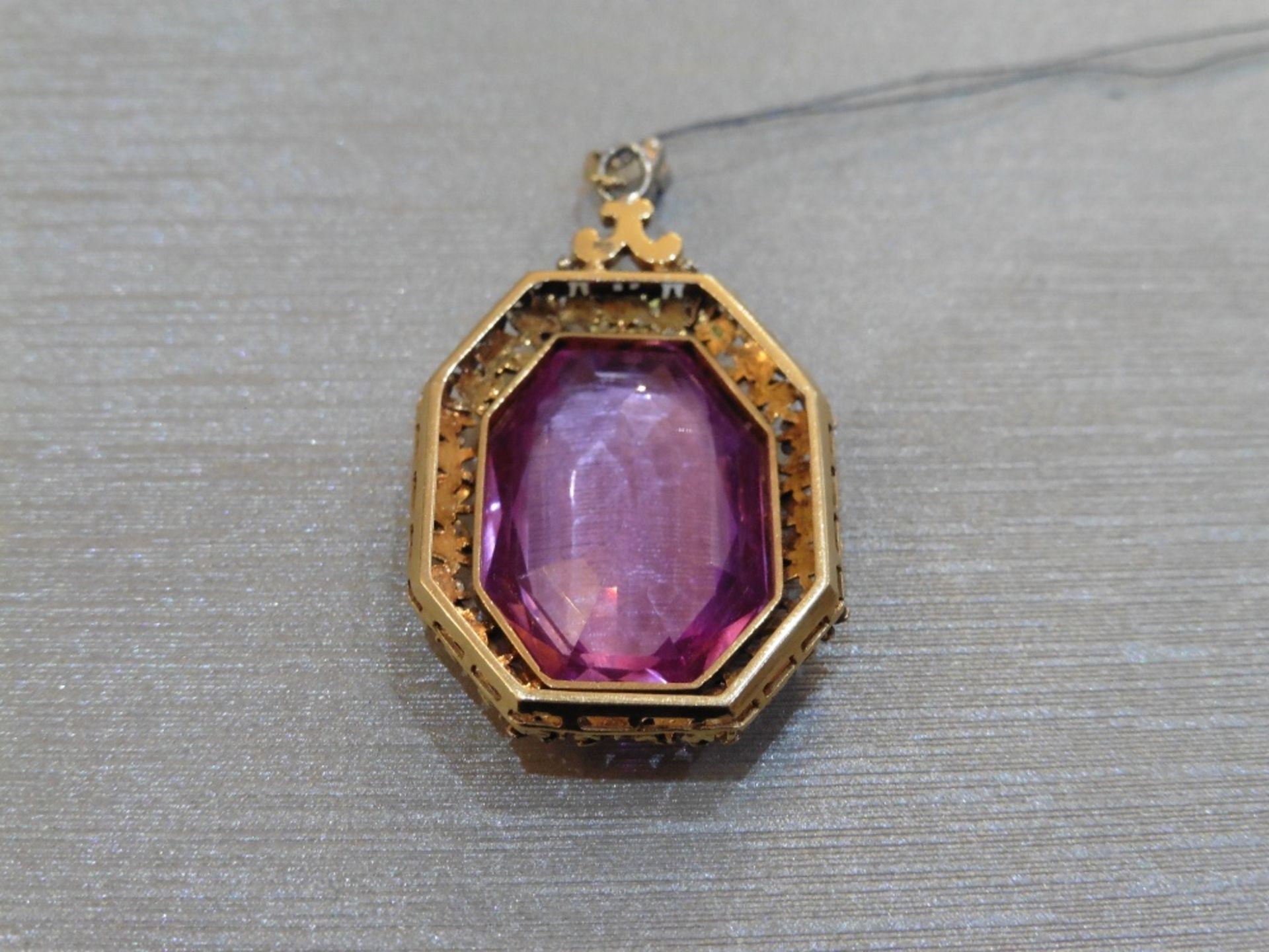 Pre-owned 14ct yellow gold pink amethyst pendant set with a stunning coloured stone with a floral - Image 2 of 3