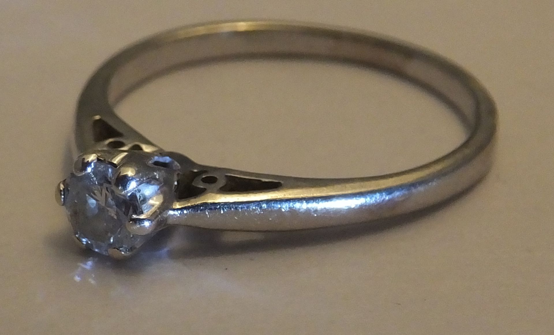 9CT WHITE GOLD SINGLE SOLITAIRE RING - TOTAL DIAMOND CONTENT APPROX: 0.30 CT. - Image 3 of 3