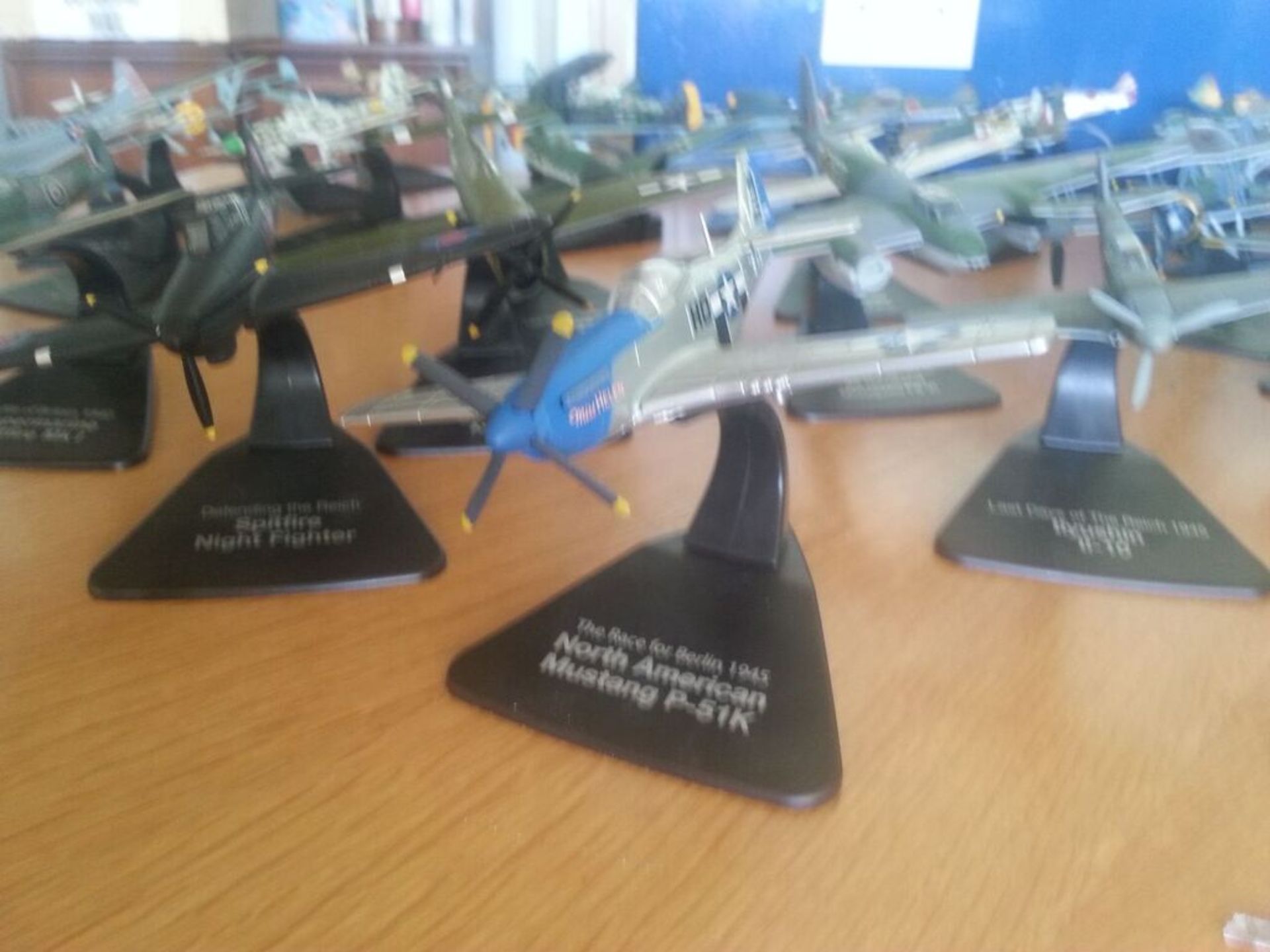 Large quantity of Atlas Editions diecast aeroplane models on stands, a beautiful collection of - Image 3 of 3