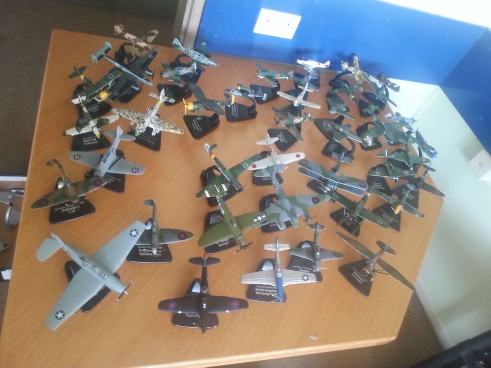 Large quantity of Atlas Editions diecast aeroplane models on stands, a beautiful collection of - Image 2 of 3