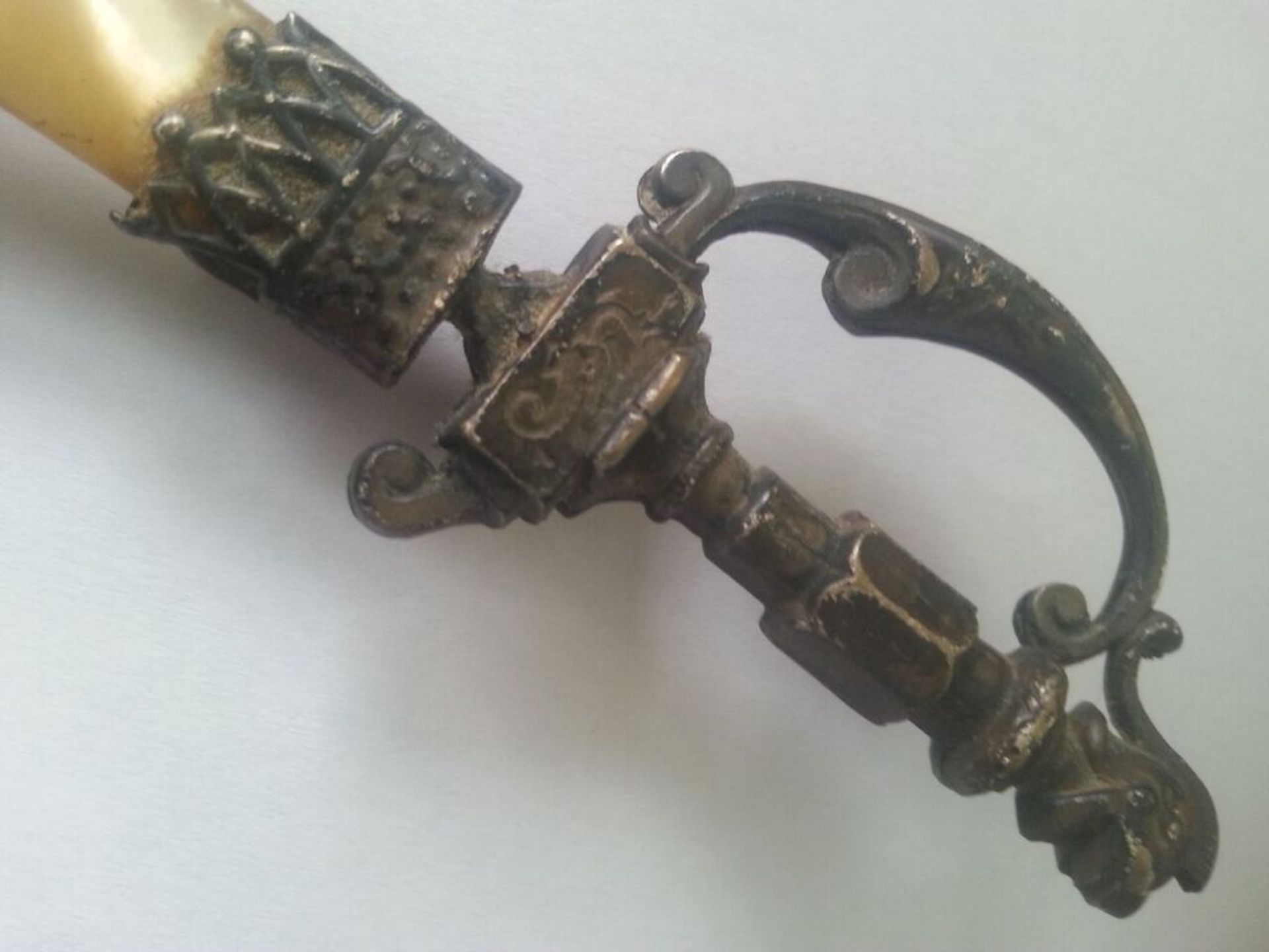 interesting antique Waterloo letter opener in the form of a sword having mother of pearl blade and - Image 3 of 3