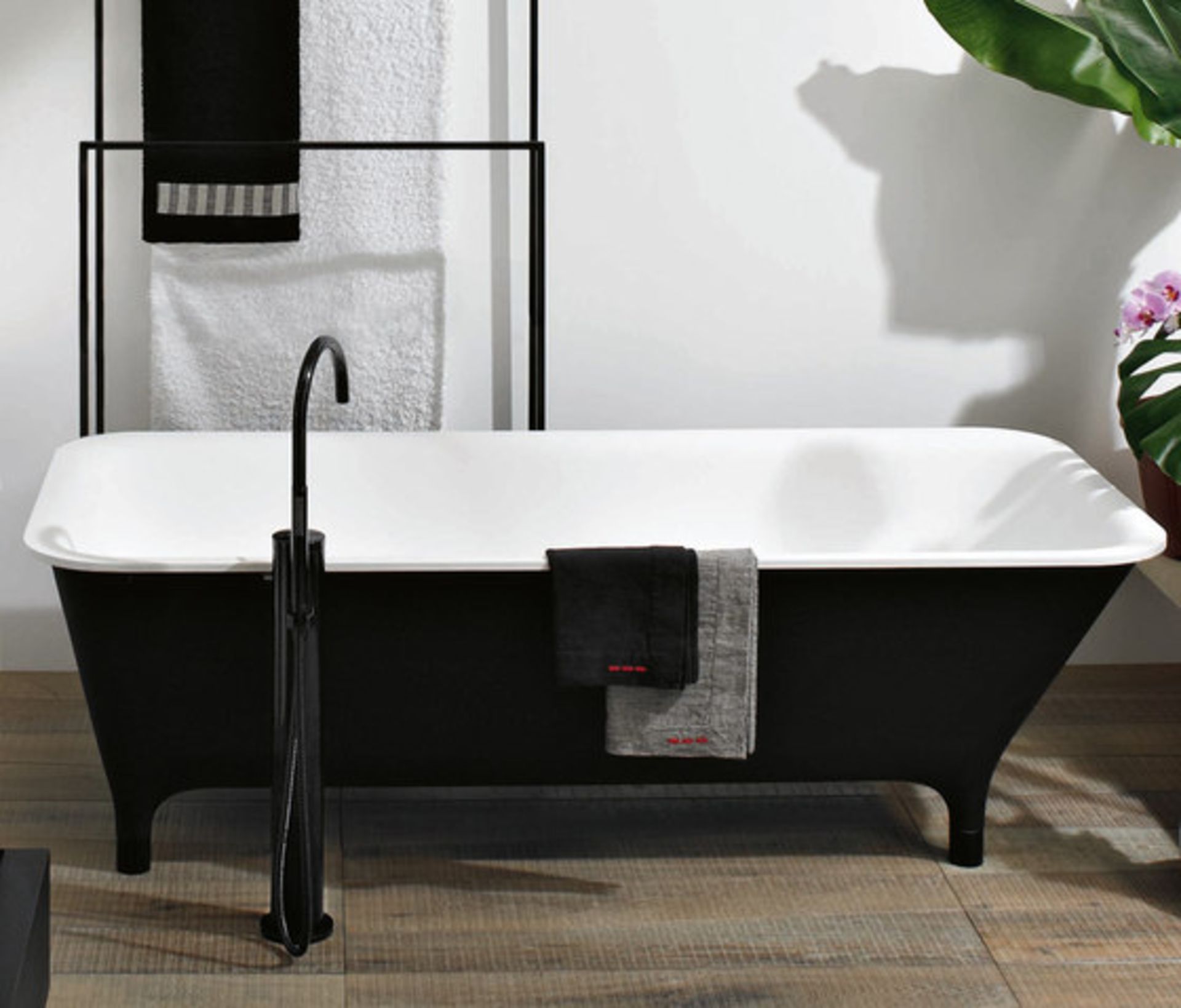 KOS model MORPHING Free standing bathtub in Cristalplant¨ complete with chrome waste. Free standing.