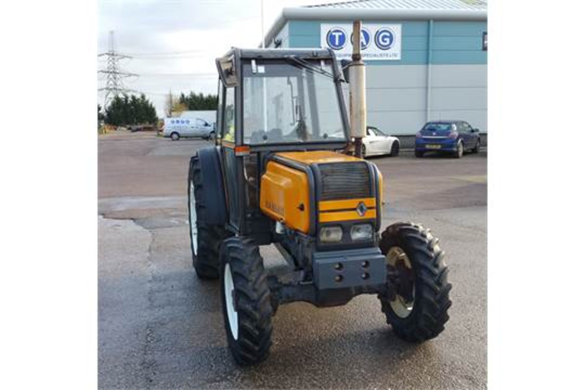 Renault 70-14 vineyard narrow tractor, 2790 hours - Image 3 of 7