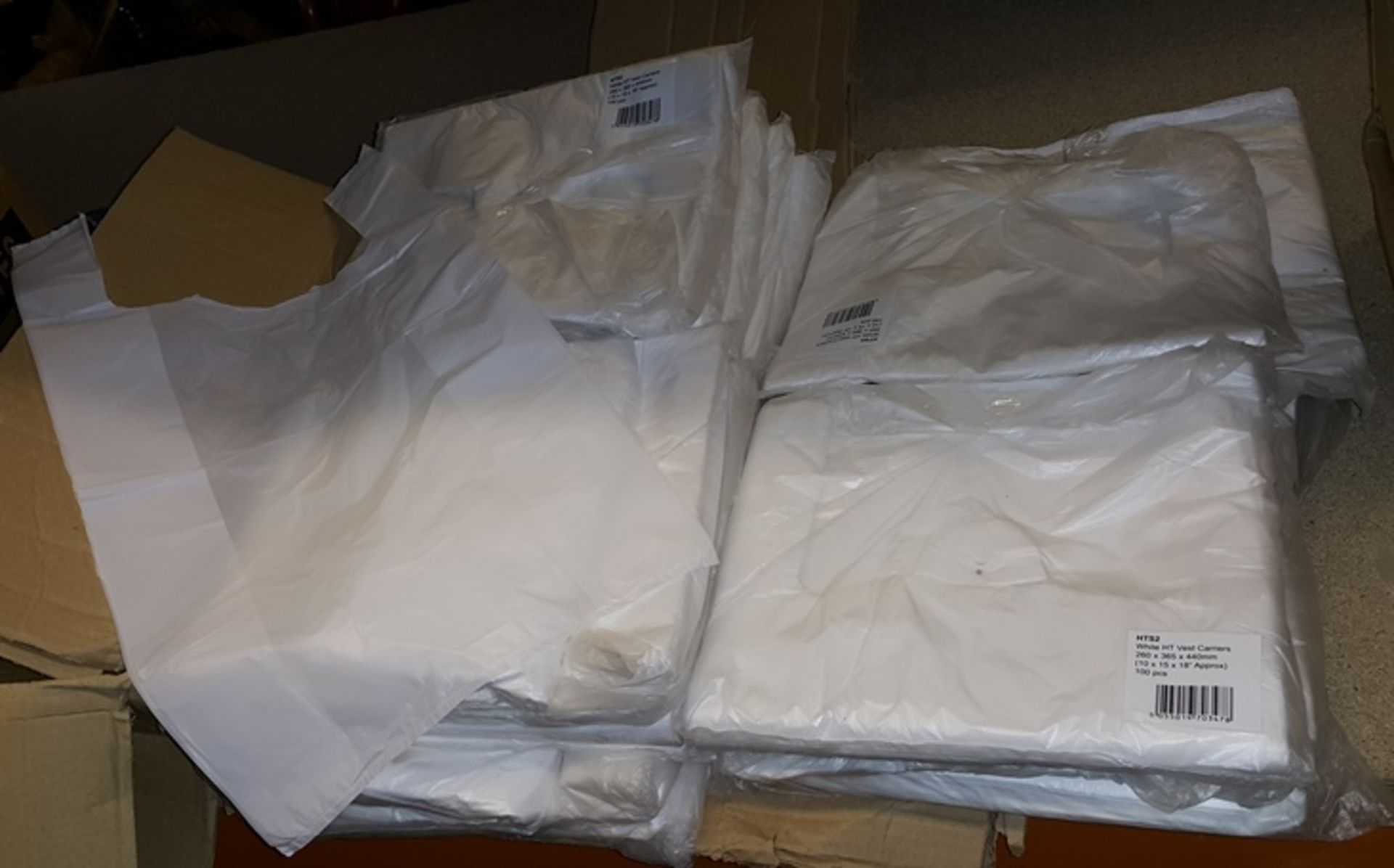 CARRIER BAGS. HTS2. White HT Vest Carriers. 260 x 365 x 440mm. 20 Packs of 100 Bags each.