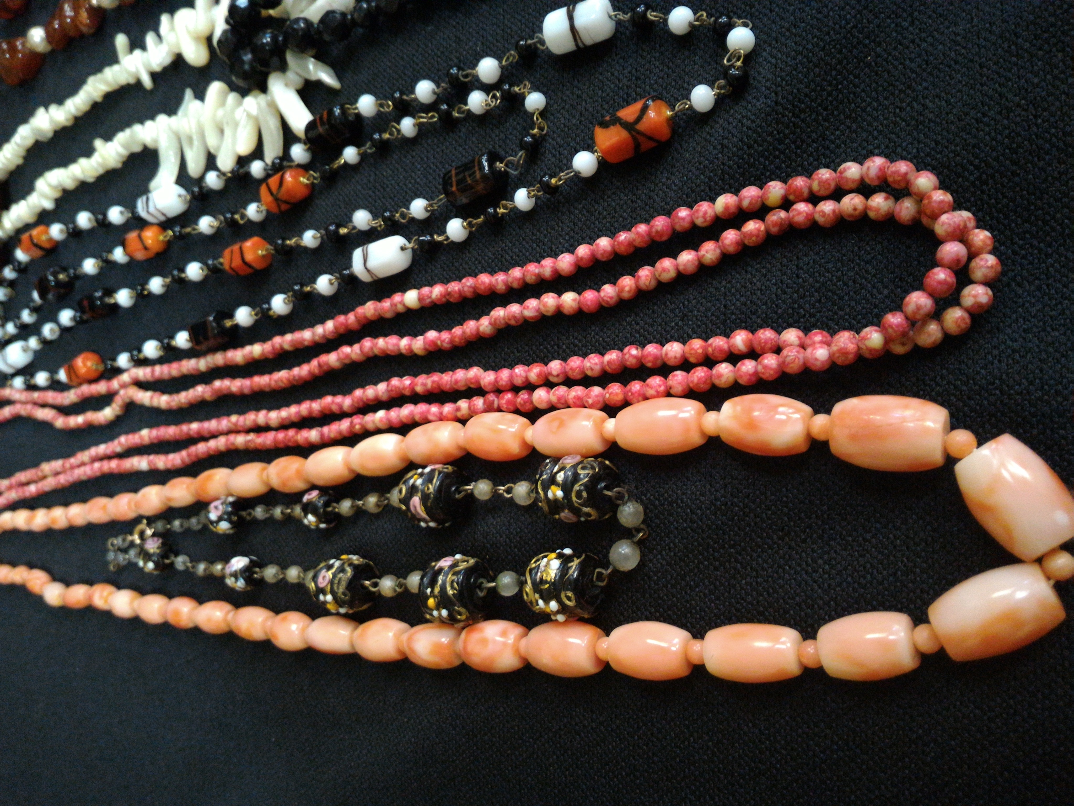 A collection of vintage beads necklaces and stone necklaces includes coral necklace - Image 4 of 7