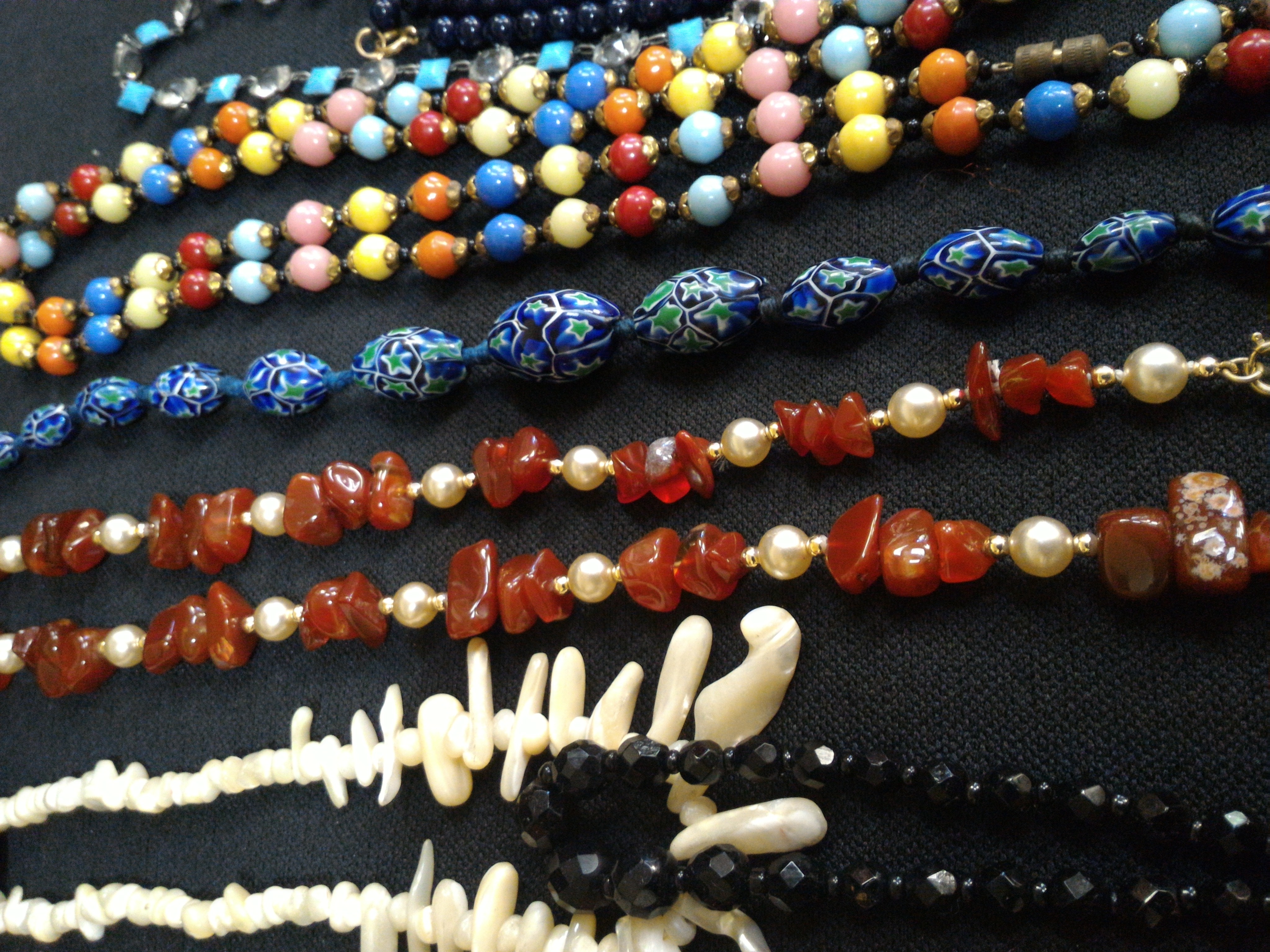 A collection of vintage beads necklaces and stone necklaces includes coral necklace - Image 5 of 7
